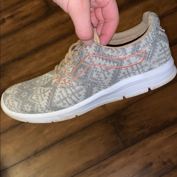 Vans - Picture 10 of 10